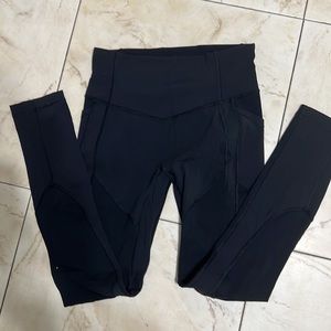 Lululemon leggings with pockets and stitching